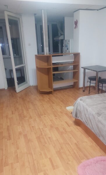 Dristor Park Lake, metrou